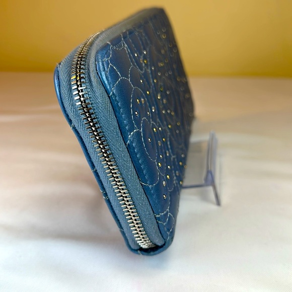 COA CHANEL CC Metallic Blue Rhinestone Studded Camellia Flower Series #27 2019 - Picture 10 of 16